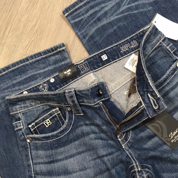 District 9 NWT Medium Wash Joplin Flare Jeans size 27 Long - Picture 8 of 9